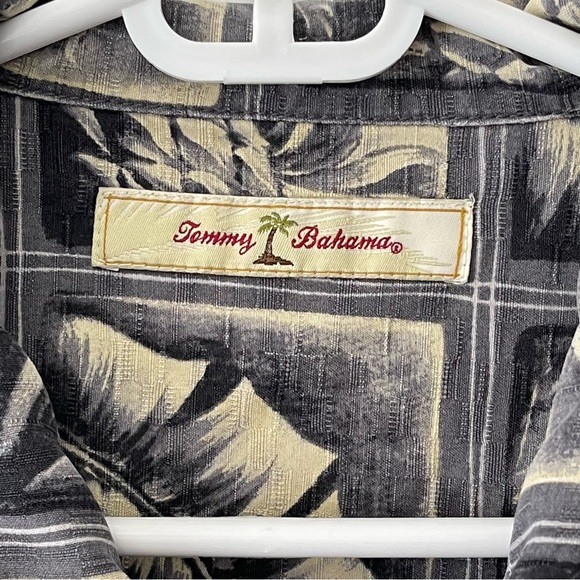 Tommy Bahama Shirt Men’s XL Tropical Print Short Sleeve 100% Silk - Picture 3 of 5